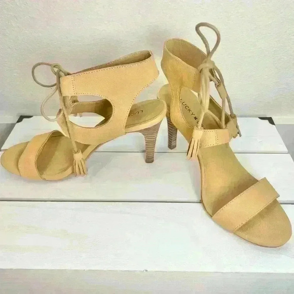 Lucky Brand Women’s Tan Suede Uzelia Tie Heels Size 8 (38) - Picture 2 of 9